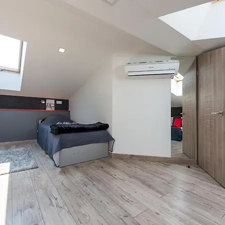Cozy And Large 62 M2 With Air Conditioning, Old Town Krakau